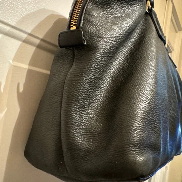 Michael Kors Black Leather Shoulder Bag with Gold Accents - Picture 3 of 13